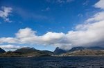 Die tolle Berglandschaft begleitete uns hinaus aufs Meer